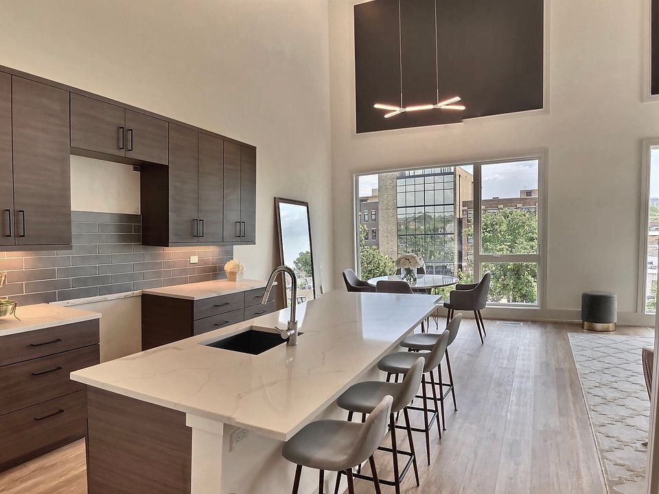 1st image of 4540 N Ravenswood Ave #8