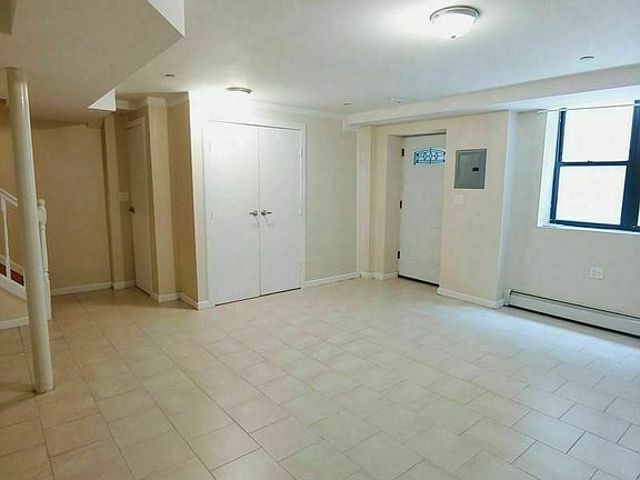 5th image of 625 Van Buren St #1