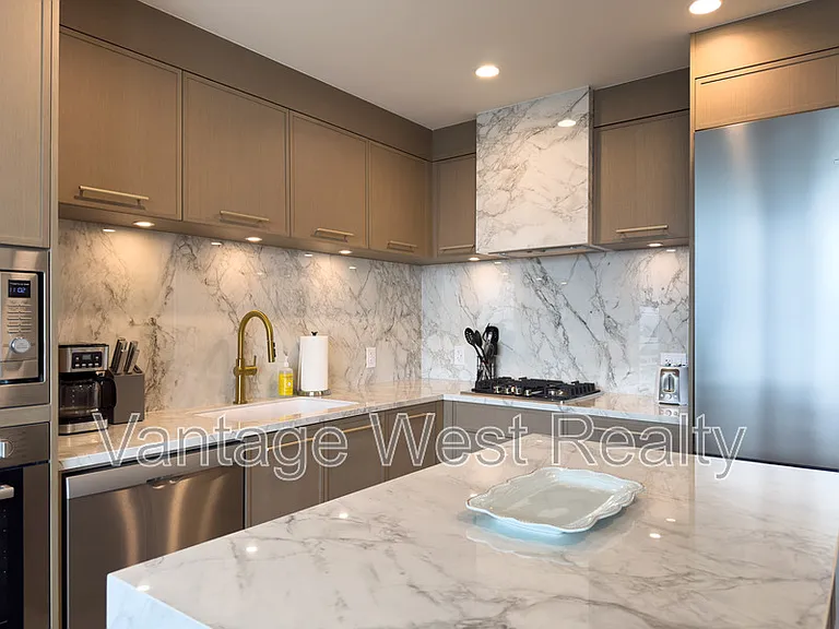 3800 Capozzi Rd #807 — Photo 4
