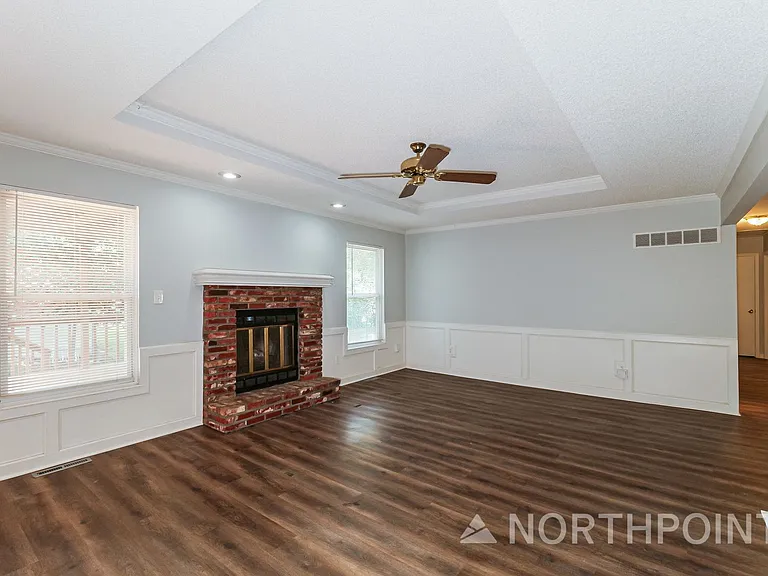 3901 SW 10th St — Photo 3