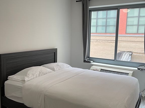 3rd image of 521 W 48th St APT 3F