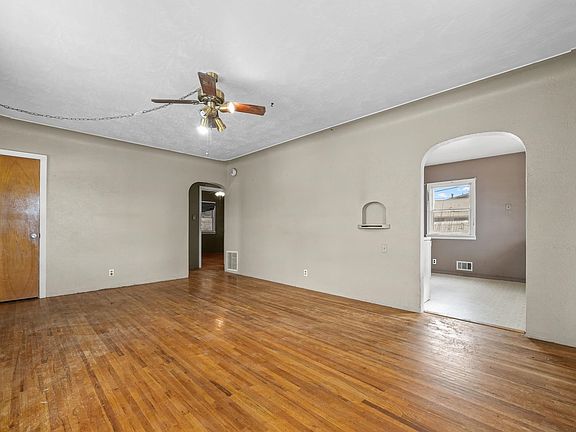 5th image of 516 Compton St