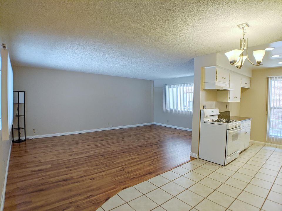 1st image of 266 S El Molino Ave APT 11