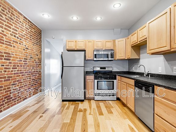 4th image of 3210 E Fairmount Ave