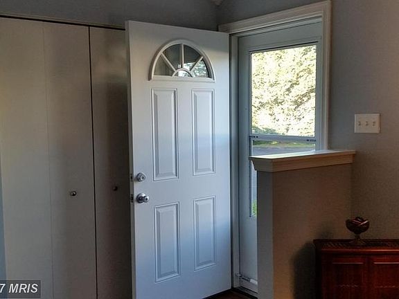 3rd image of 421 Old Oak Pl