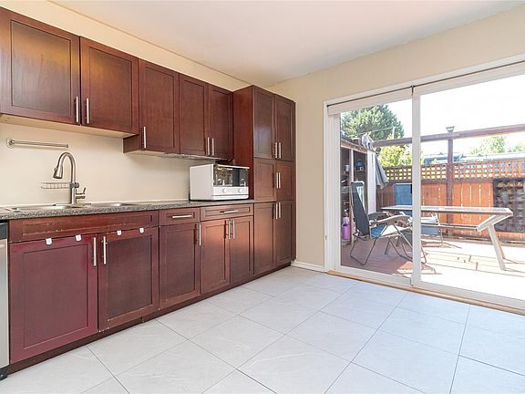 4th image of 3060 Harriet Rd #8