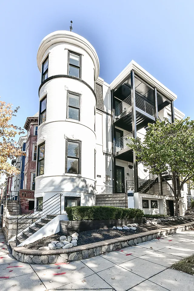 2 S St NE — Photo 2