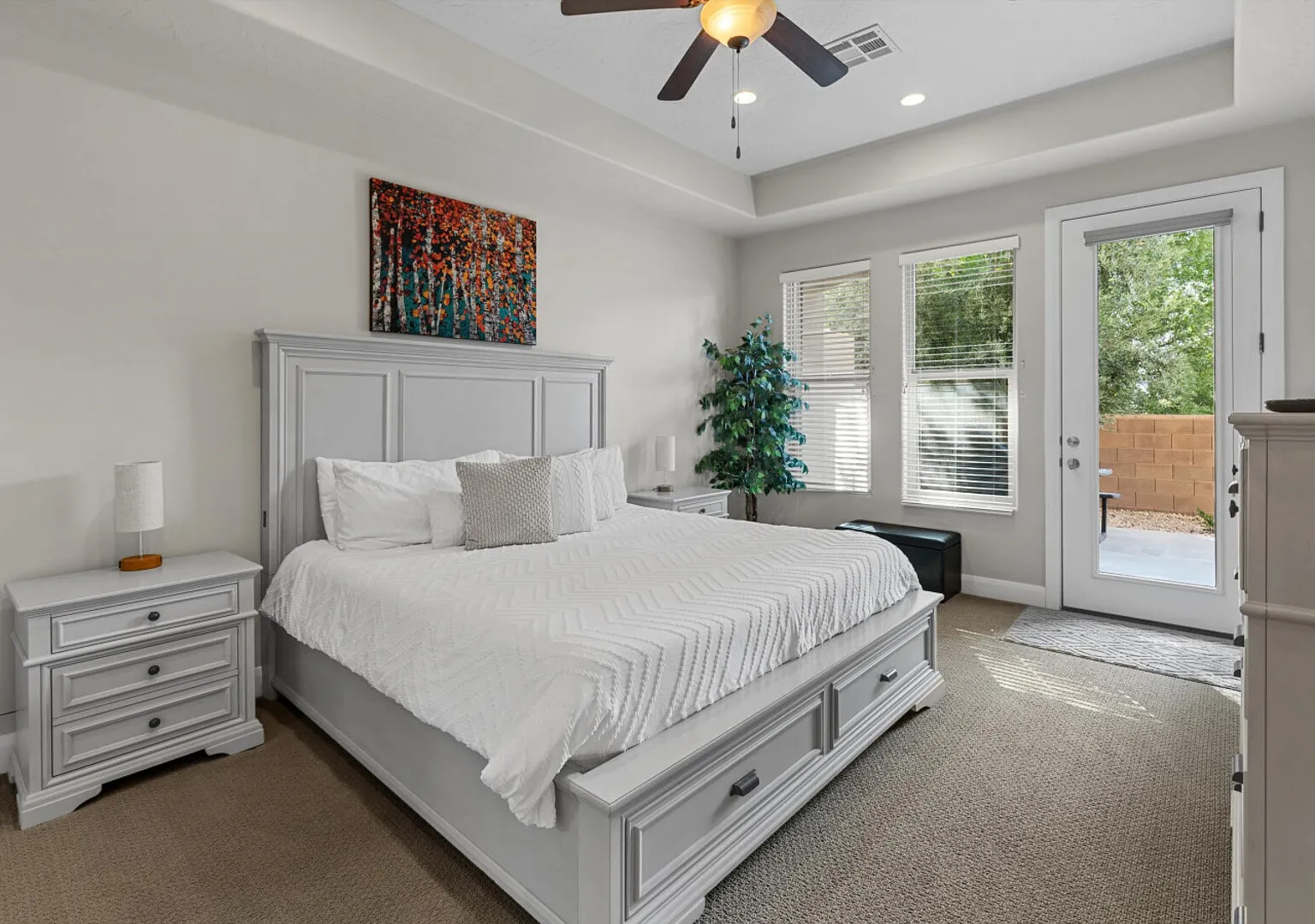 Cozy Home Surrounded by Pools, Spas, and a Fishing Pond — Photo 4