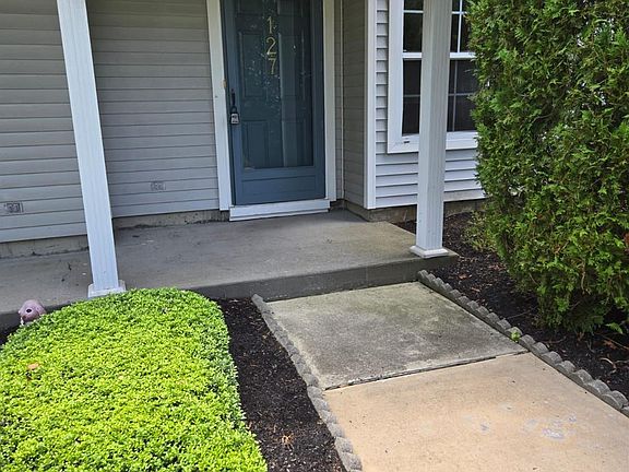 2nd image of 127 Wellington Ct
