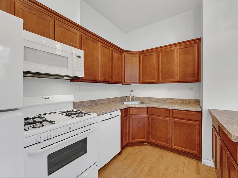 40 Maple St #4 — Photo 8