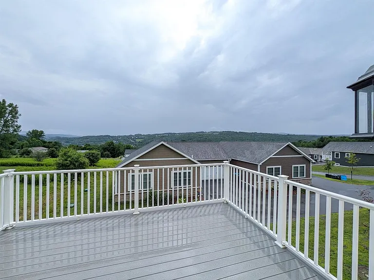 75 Ivan Dr #8 — Photo 34