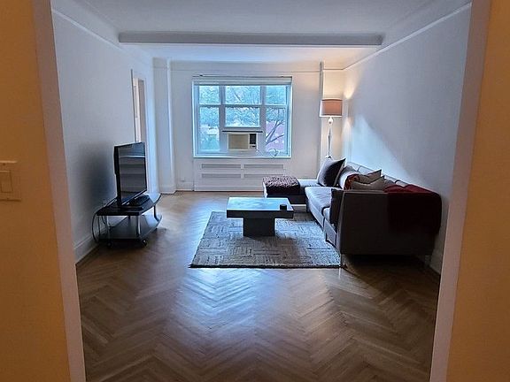 3rd image of 233 W 99th St APT 3E