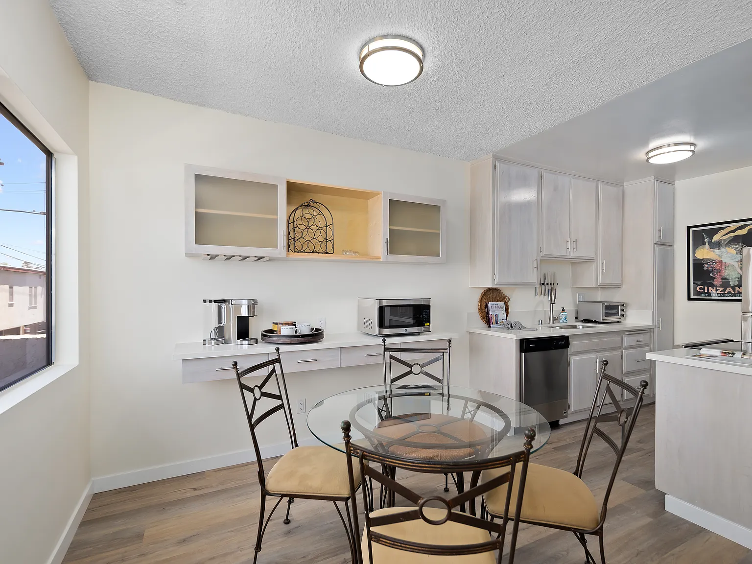 3 bed, 1250 sqft, $5,850 — Photo 2