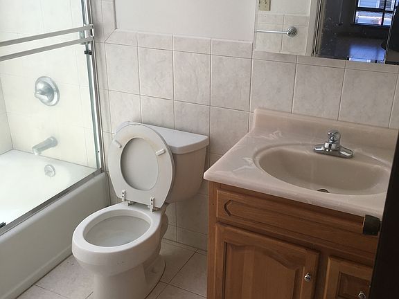 5th image of 1705 Church St APT 204
