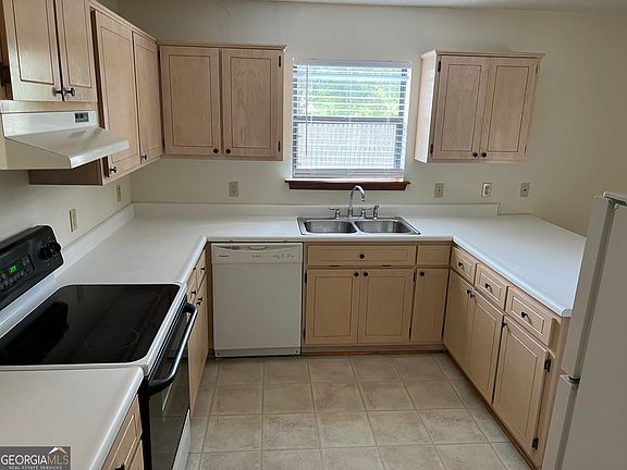 5th image of 511 Moeckel Ln