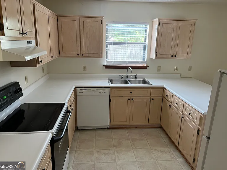 511 Moeckel Ln — Photo 5