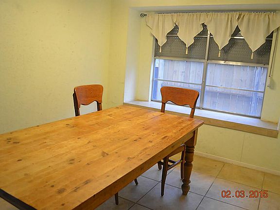 Front living/dining combo