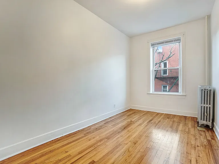 4736 48th St #3R — Photo 5