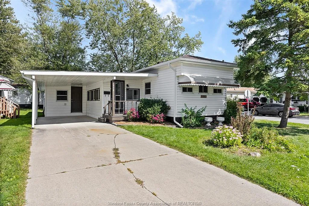 270 Beverly Dr photo 1