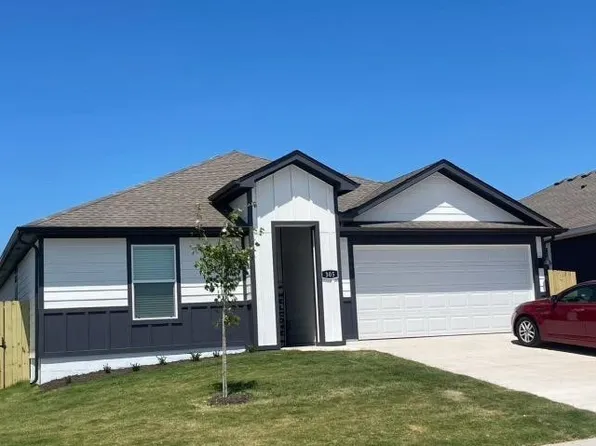 305 NW Belleflower St, Gentry, AR 72734