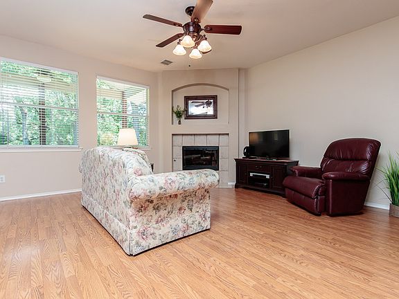 5th image of 2333 Magnolia Dr