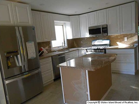 2nd image of 392 Travis Ave