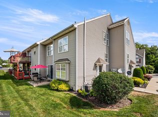 16 Horseshoe Dr, Douglassville, PA 19518