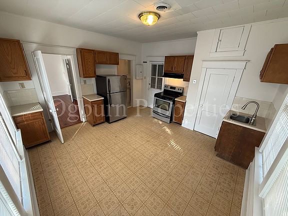 4th image of 164-174 W End Blvd