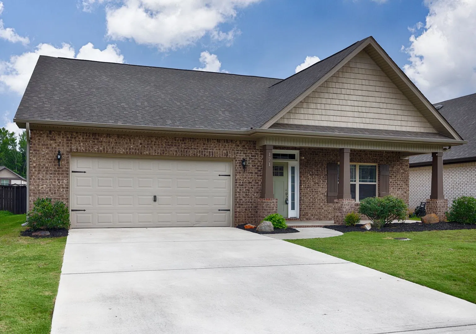 Beautiful 4-Bedroom Home with Office, Bonus Room, and Large Backyard — Photo 2