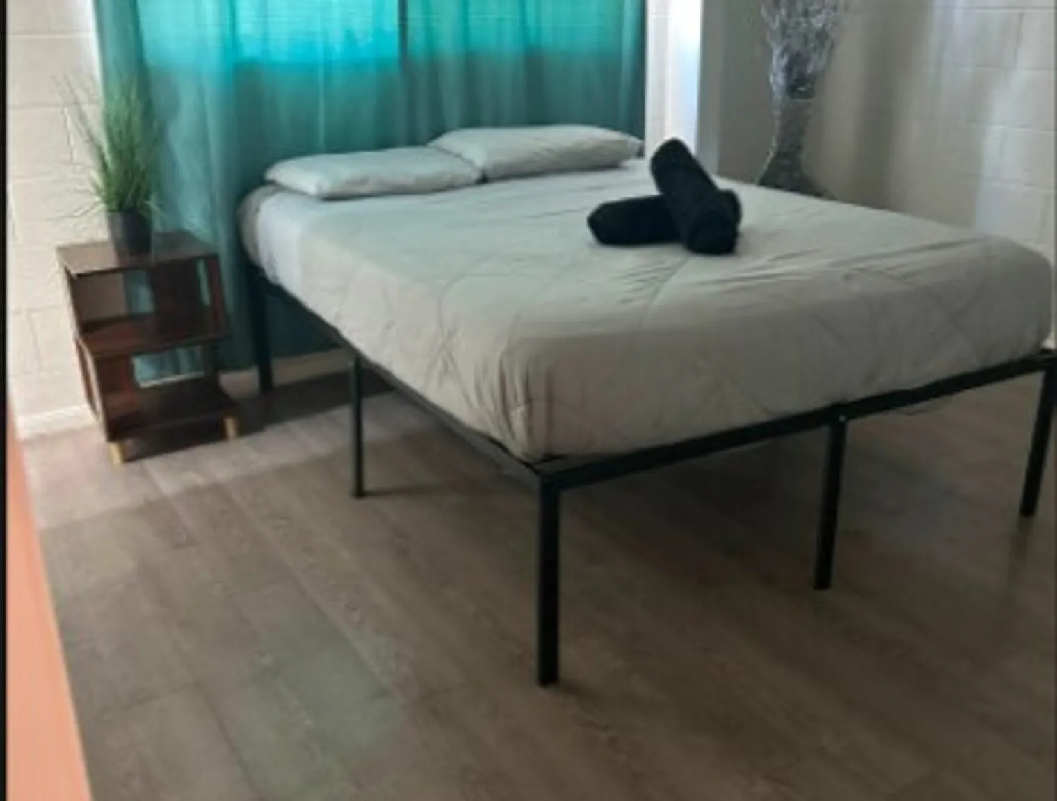 2 bed, 2.0 bath, $4,136 — Photo 4