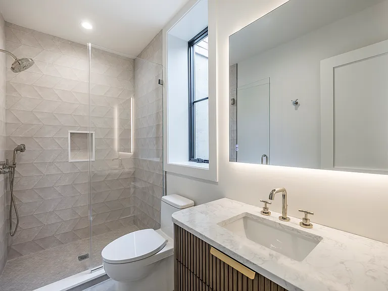 33 Harbor View Dr — Photo 30