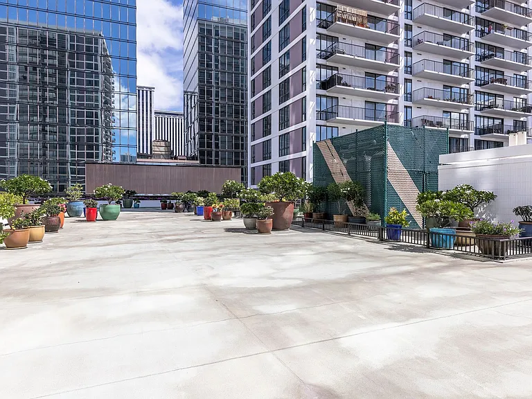 225 Queen St #7D — Photo 15