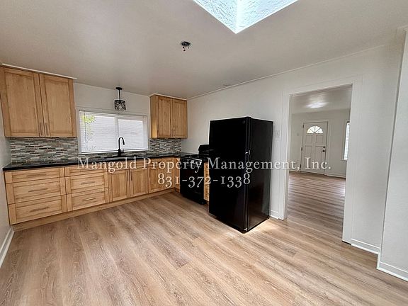 3rd image of 887-889-891 Taylor St #891