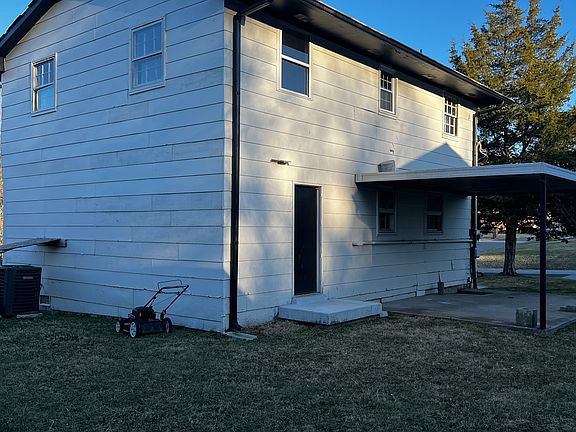 2nd image of 2710 Combs Dr