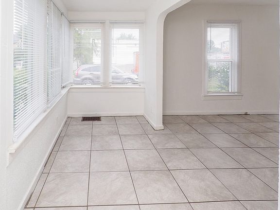 1003 Newland Place-302