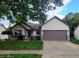 9251 Stonehouse Ave, Livonia, MI 48150
