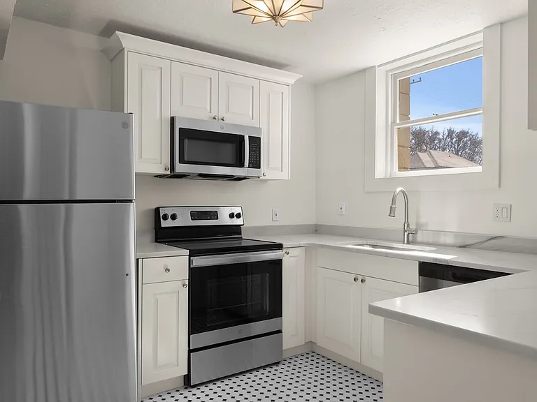 2480 Van Buren Ave — Photo 13