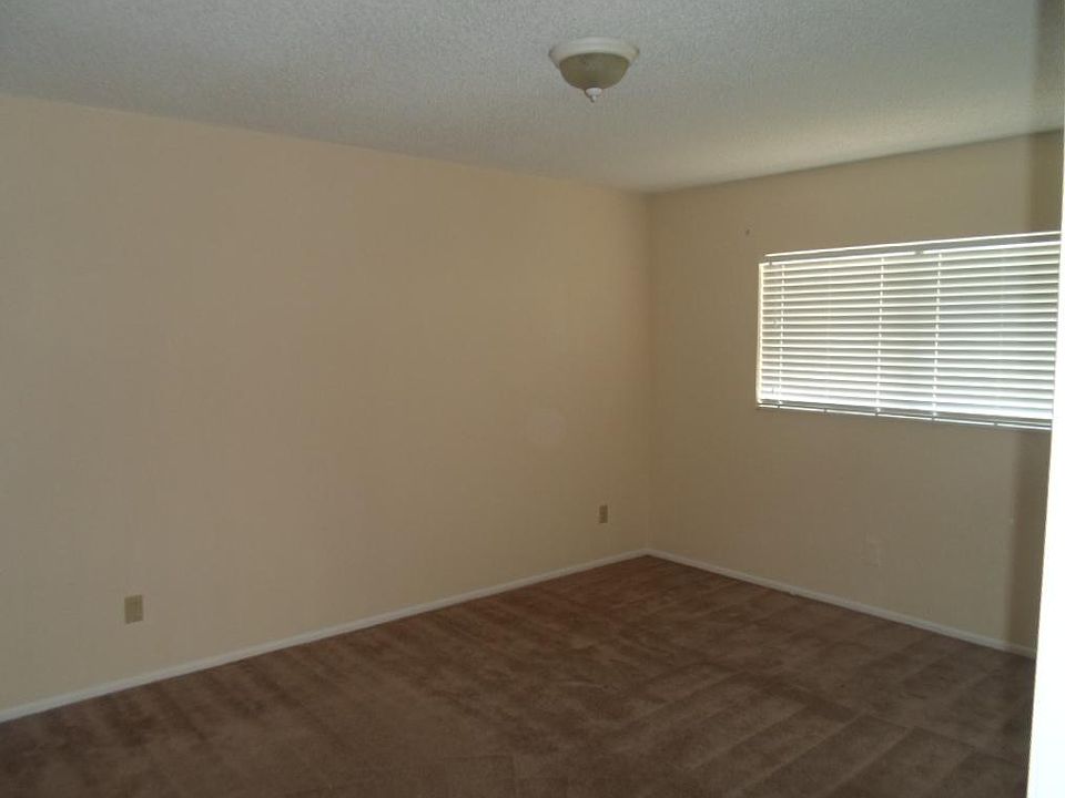 1st image of 15928 Kemper Dr