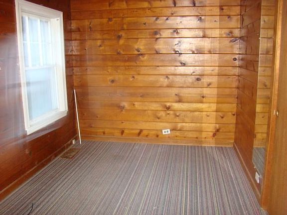 4th image of 212 E 58th Pl