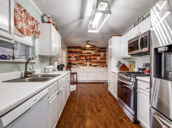 317 Crowe Dr, Euless, TX 76040