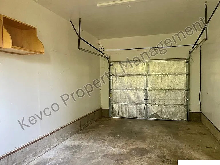 1400 Hillcrest Dr — Photo 23