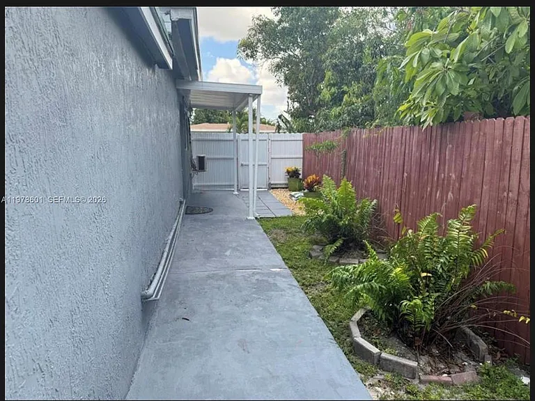6471 SW 27th St — Photo 17
