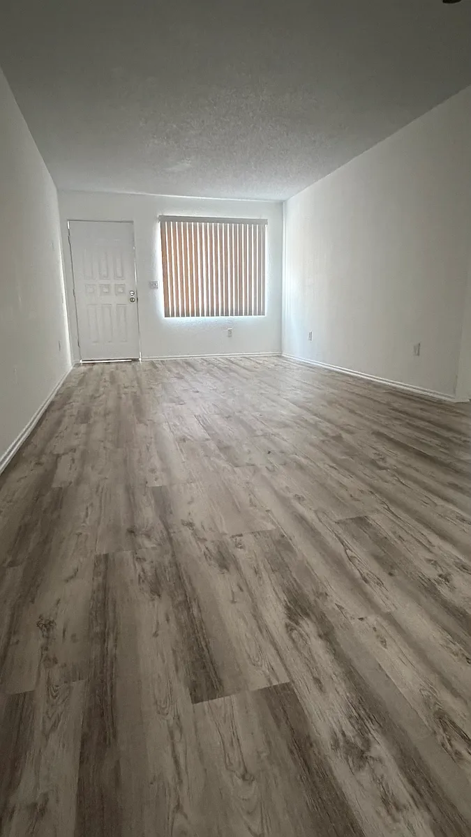 Building Photo - 7447 Haskell Ave #106