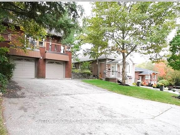 3rd image of 19 Cardell Ave
