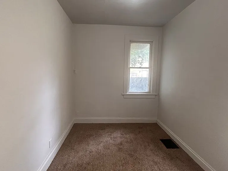 308 W Creighton Ave — Photo 6