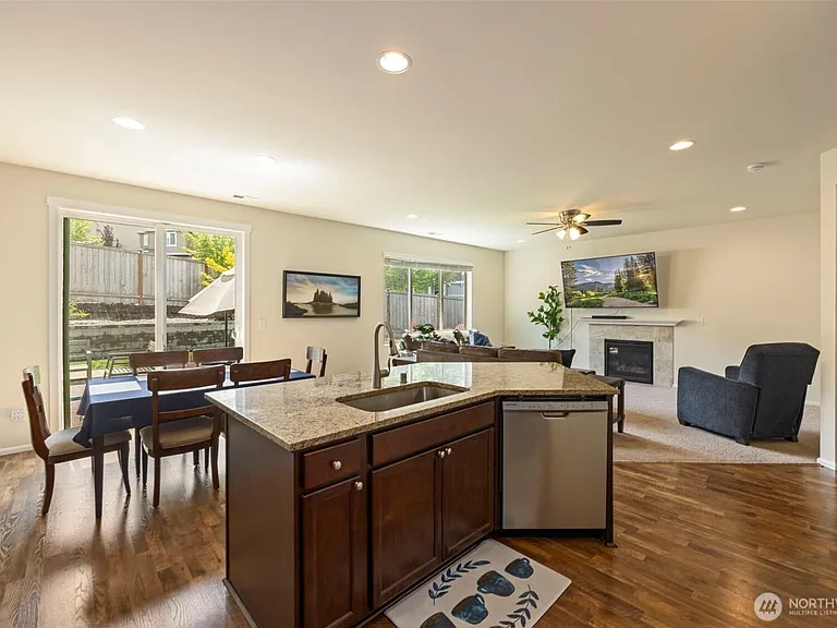 6605 Svea Ct NE — Photo 15
