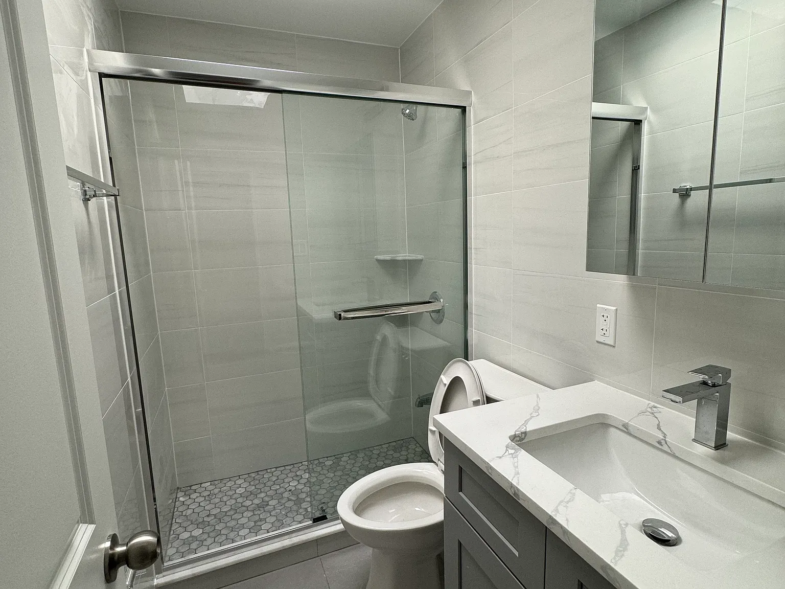 3 bed, 1.5 bath, 1100 sqft, $3,350 — Photo 4