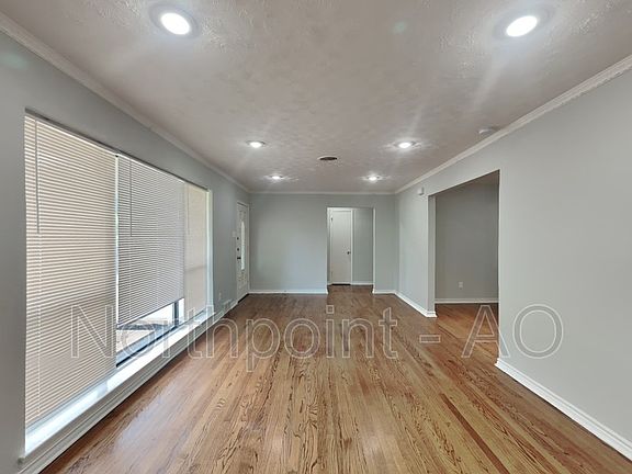 3rd image of 3328 Kinkaid Dr