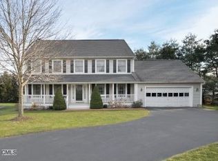 8 Hunt Ct, Ridgefield, CT 06877