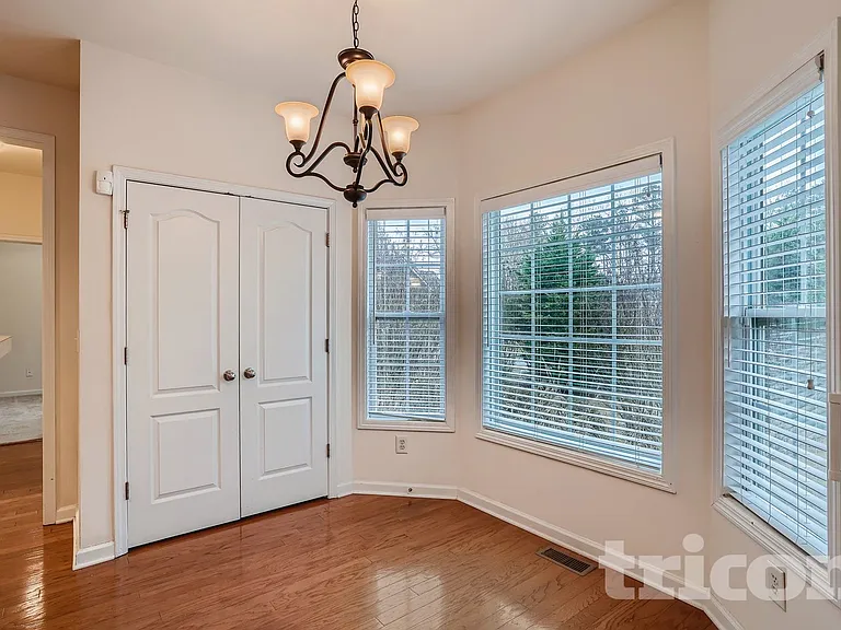 18 Parklin Trl — Photo 15
